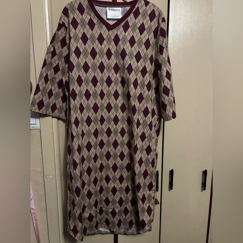 Silverts adaptive gown large